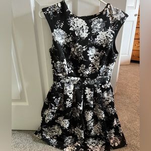 Floral dress, size small